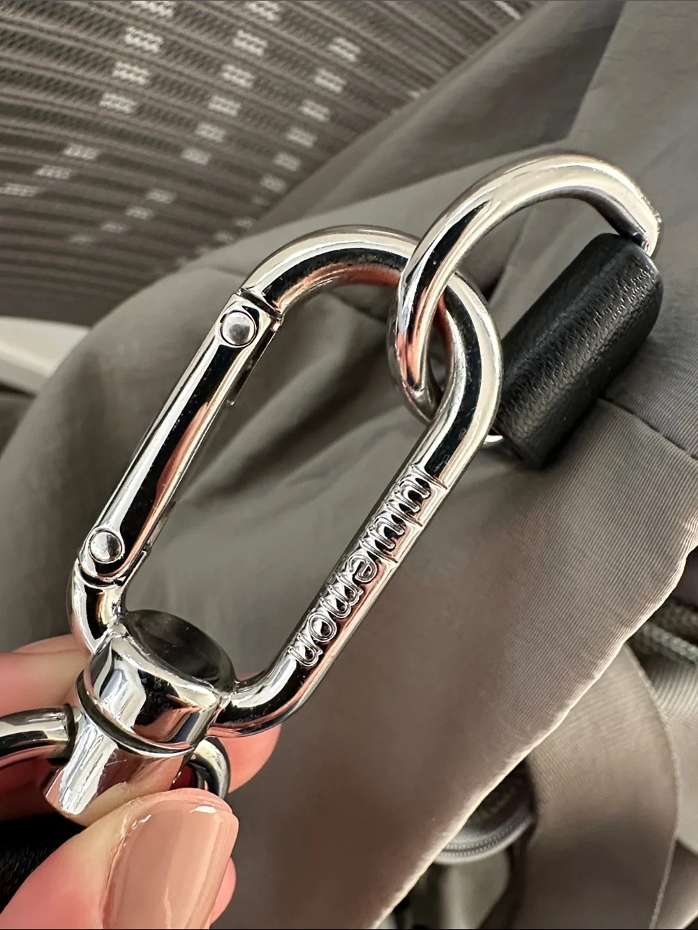 lululemon olive green everyday handbag with top handles - “on my level tote 20L”